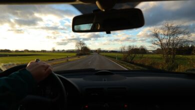 In Schlangenlinien auf der Autobahn unterwegs