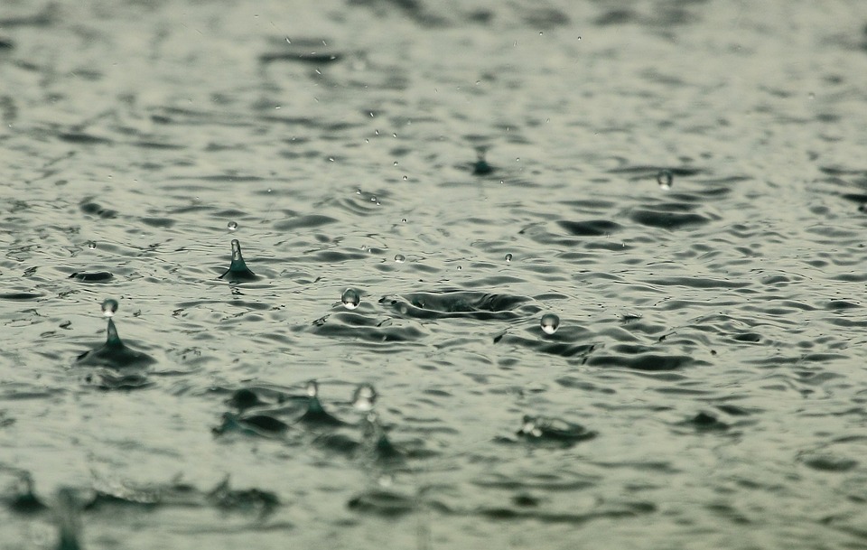 Feuerwehren kämpfen gegen Wassermassen und Schnee