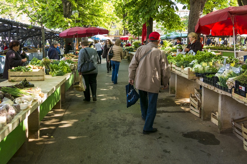 Böllerschüsse und Rollentausch beim Diepholzer Großmarkt