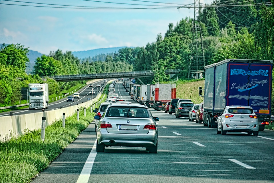 Doppel-Unfall sorgt für kurzzeitige Vollsperrung der A8