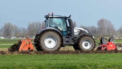 Ursache unklar: Drei Verletzte bei Unfall mit Traktor