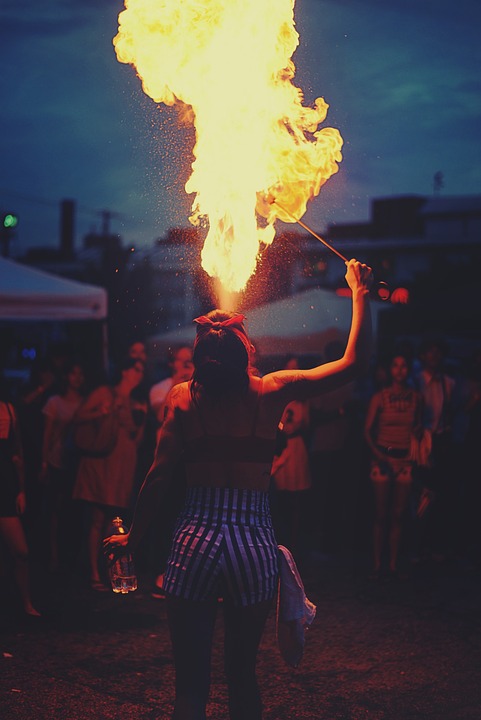 Seifenkistenrennen, Festumzug, Lampionumzug mit Feuerwerk, Radio 7-Partynacht, Festgottdienst, Jahrgängerabend, Wettmähen sowie Livemusik von Jugendkapellen und Musikgruppen aus Biberach und Ravensburg