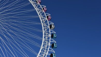 Größtes reisendes Riesenrad der Welt wird aufgebaut - Landau