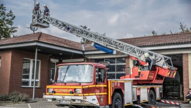 Lagerhalle in Bremen-Gröpelingen brennt in der Nacht