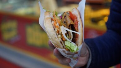 Radio HerfordHeilbronn | Gutachten: Döner-Obergrenze wäre rechtlich möglichHat Heilbronn zu viele Dönerläden, Barbershops und Nagelstudios? Ja, meint 
die CDU und fordert im Gemeinderat eine Obergrenze. Ein Gutachten gibt ihr 
nun....vor 26 Minuten