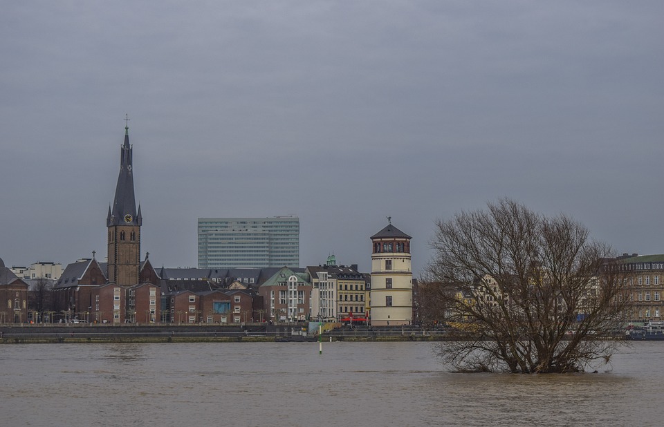 Ticker zum Hochwasser: Elbe steigt weiter - Alarmstufe 3 in Dresden wohl am Vormittag