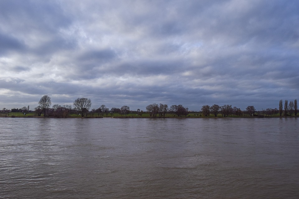 Woidke macht sich Bild von der Hochwasser-Lage