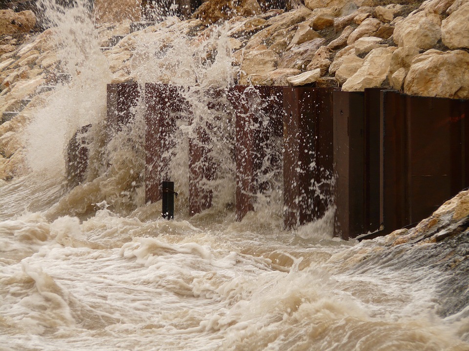 Vorbereitet auf Hochwasser + Schuhgeschäft schließt + Ausstellung für mehr Toleranz