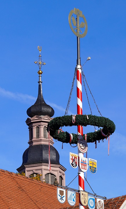 Wenige Tage vor Wiesn-Anstich 2024: Irrer Maibaum-Klau im Hofbräu-Zelt