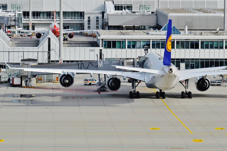 Wie weiter nach Amazon-Air-Rückzug? + Parteien zahlen Strafen für Wahlplakate + Weniger Arbeitslose, weniger Stellen