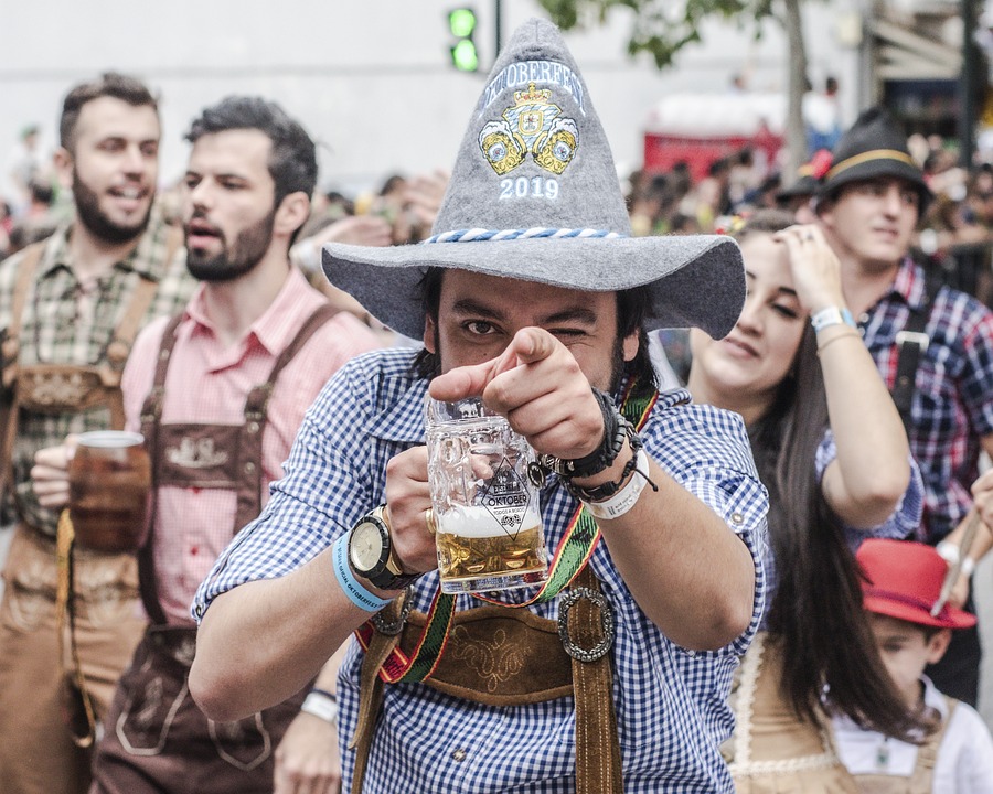 Oktoberfest startet bei sonnigem Wetter