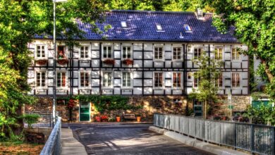 Themenwelten - Von Freitag bis Montag findet die Pflaumenkirmes in Radevormwald statt. Mit 27 Ausstellern und Fahrgeschäften, leckeren Speisen und Getränken, Fassanstich und vielem mehr. - Remscheider Generalanzeiger