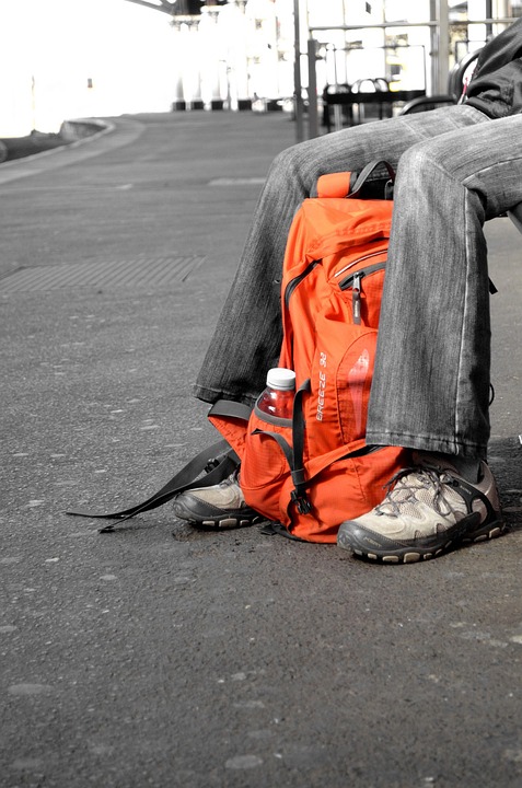 Verdächtiger Rucksack löst Großeinsatz nahe Rostock aus: Festnahme in Zug