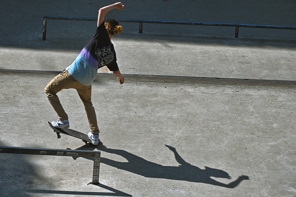 Neuer Skatepark in Salzburg gesucht: Im Pool unter der Brücke wird es für die Skateboarder eng