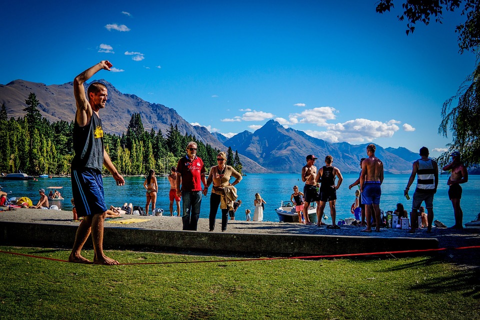 das Marburger.  Balance-Akte auf der Slackline zwischen Hochhäusern