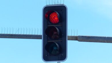 Kleintransporter kracht in Lkw: A27 stundenlang gesperrt