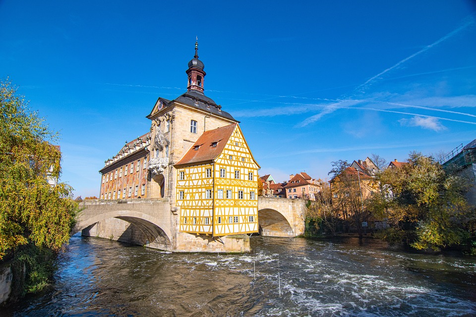 Fördermittelbescheidübergabe von Staatssekretär Gotthardt an LAGARDE1 in Bamberg