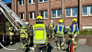 FW Hünxe: Mehrere Verletzte nach Kellerbrand - Feuerwehr übt im Rathaus Hünxe