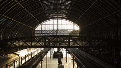 BPOL-HH: Pöbelnder Mann im S-Bahnhof Stadthausbrücke per Haftbefehl gesucht - Festnahme und Zuführung durch Bundespolizei