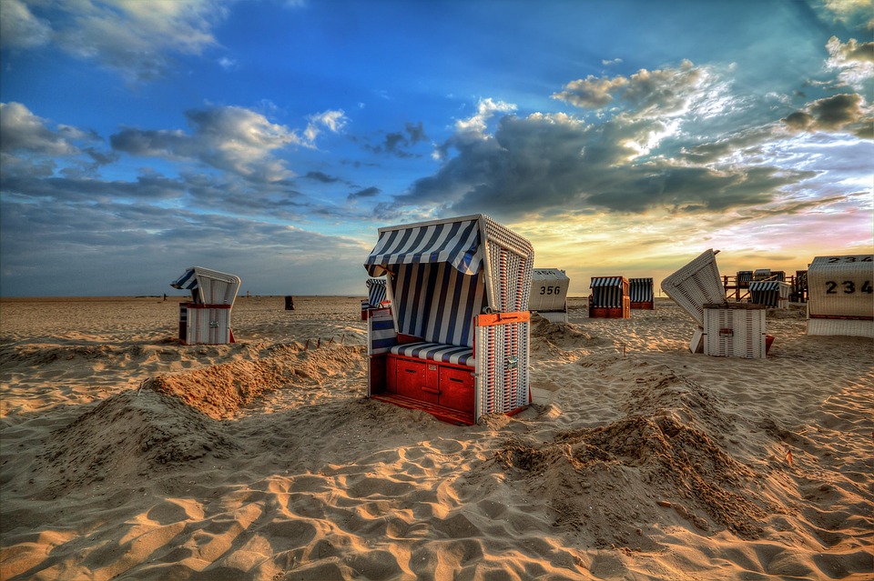 Norddeich | Schnäppchenjäger ersteigern an der Nordsee Strandkörbe