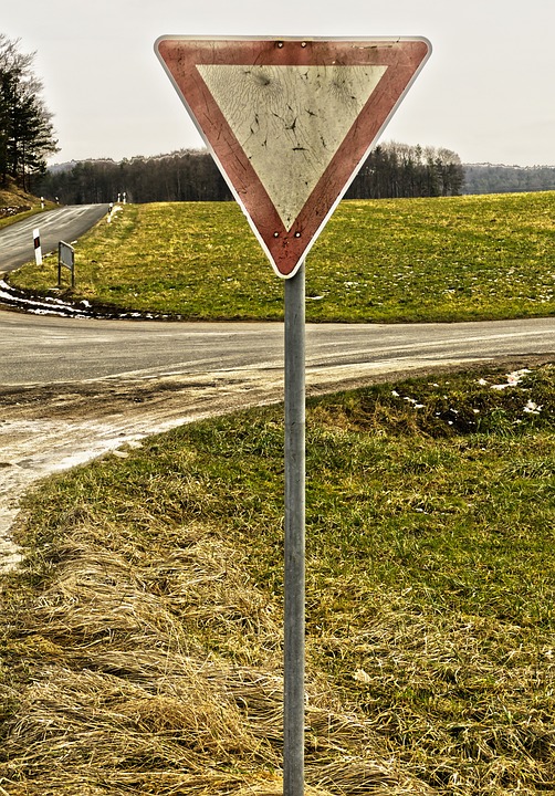 POL-PDMY: Verkehrsunfall auf der B 258 bei Dorsel - Zeugen gesucht -