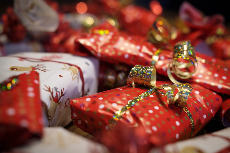 Helfende Hände für die Weihnachtsbäckerei