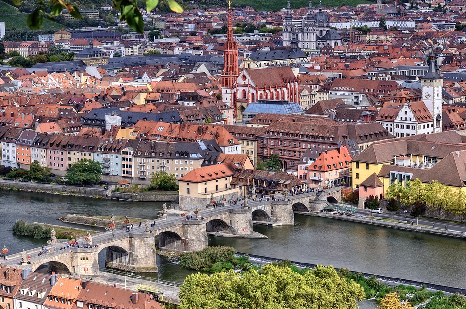 Würzburg behält gegen Holon die Nerven - Niederlagen für Bonn und Vechta