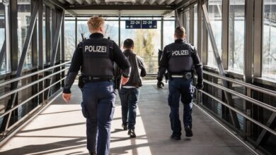 Bundespolizeidirektion München: E-Scooter gepfändet und Migrant ausgeflogen/ Bundespolizei ertappt Zugreisende