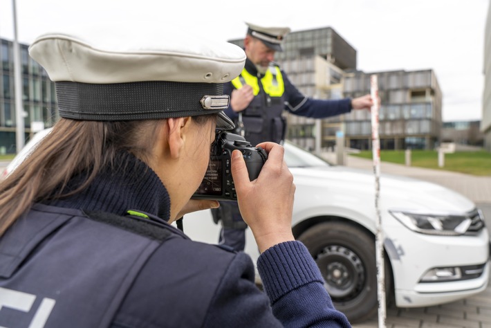 POL-ME: Verkehrsunfallfluchten aus dem Kreisgebiet - Heiligenhaus - 2411059