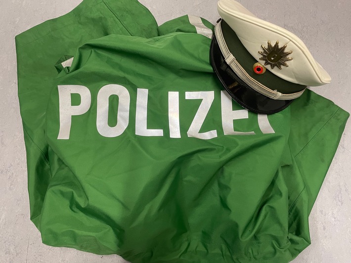 BPOL NRW: Täuschend echtes Kostüm - Bundespolizei stellt falschen Polizisten in Köln fest