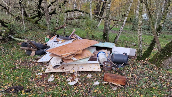 POL-DEL: Landkreis Wesermarsch: Illegale Müllentsorgung in Lemwerder +++ Zeugenaufruf