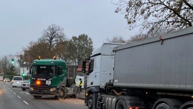 POL-BI: Zusammenstoß mit rangierendem LKW