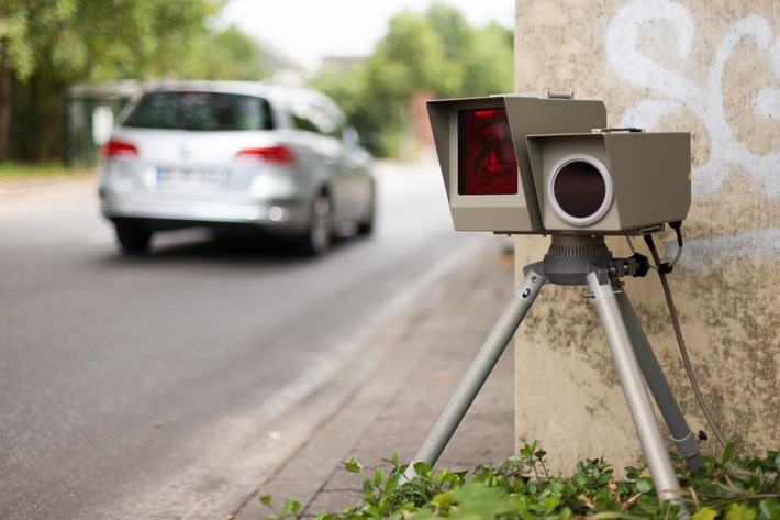 POL-ME: Mit 35 km/h zu schnell in Geschwindigkeitskontrolle der Polizei - Monheim am Rhein 2411042