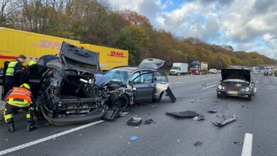 FW-OB: Verkehrsunfall auf der A3 - Feuerwehr befreit Fahrer aus Fahrzeug