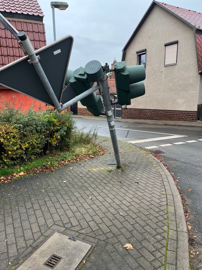 LPI-EF: Zeugen nach Verkehrsunfallflucht in Linderbach gesucht