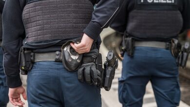 Bundespolizeidirektion München: Sozialleistungsbetrüger und Verkehrsrowdy geschnappt/ Lindauer Bundespolizei bringt zwei gesuchte Männer in Haft